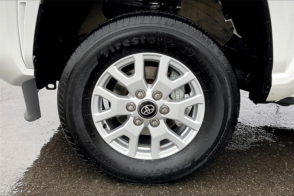 Vehicle image 31 of 32