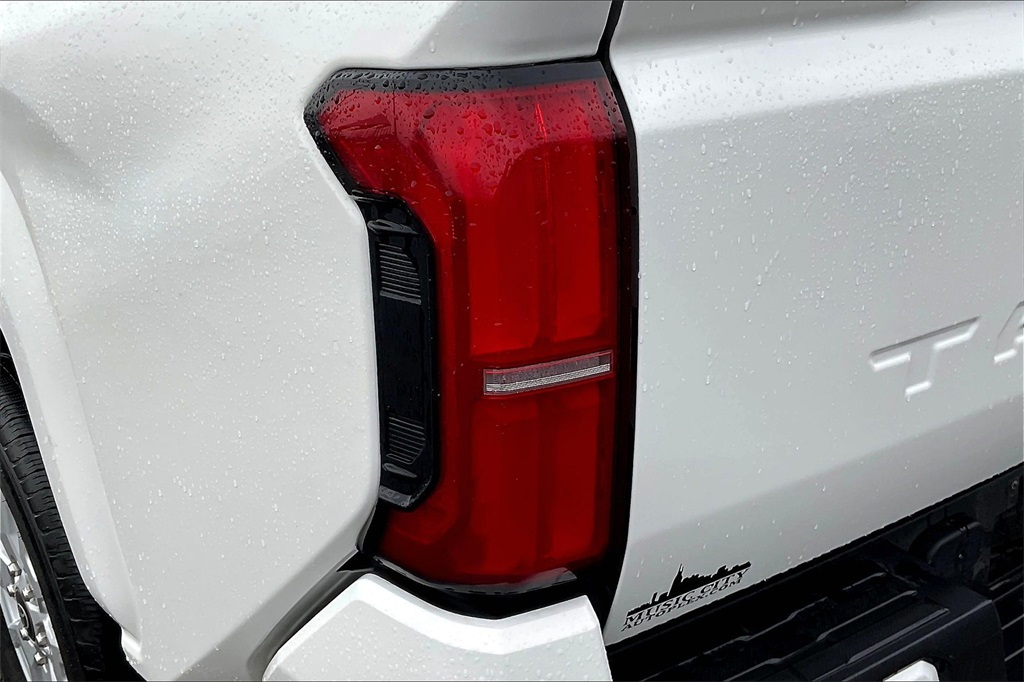 Vehicle image 22 of 32