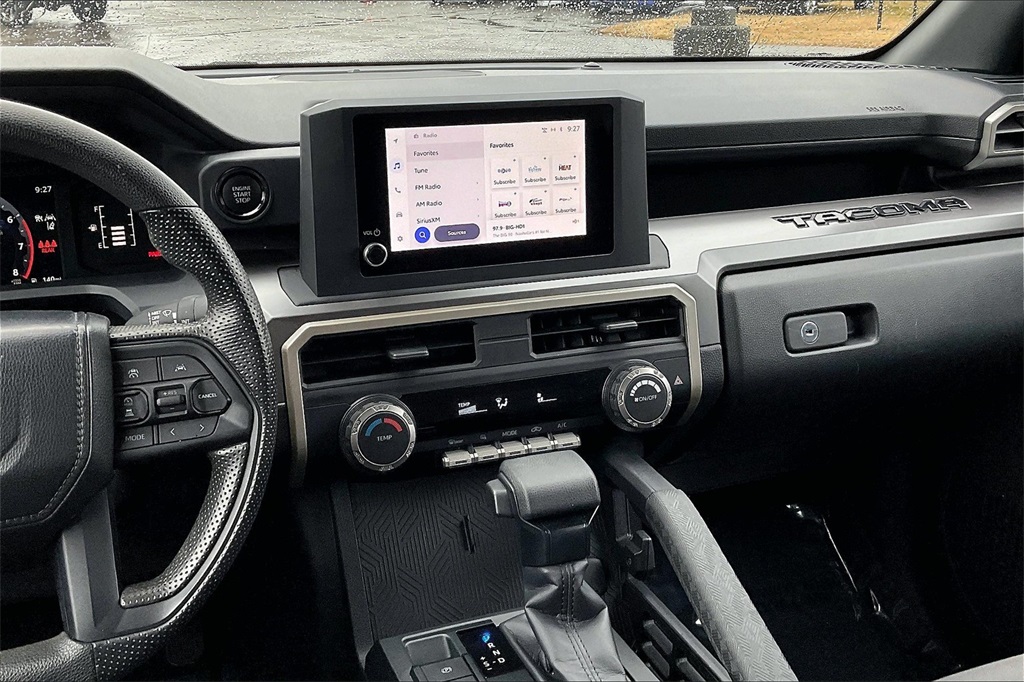 Vehicle image 10 of 32