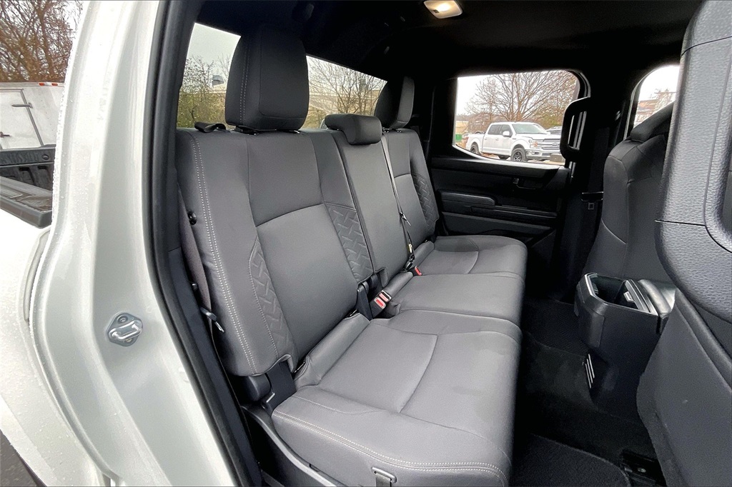 Vehicle image 24 of 32