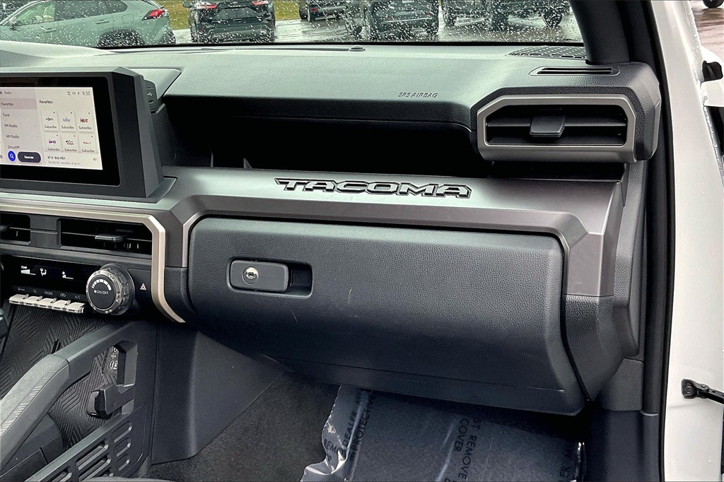 Vehicle image 25 of 32