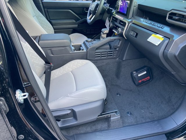 Vehicle image 27 of 34