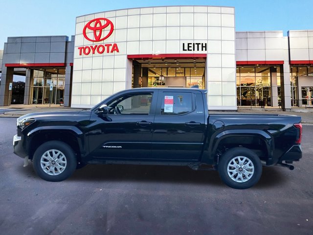 Vehicle image 10 of 34