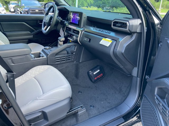 Vehicle image 28 of 34