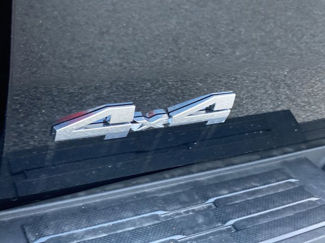 Vehicle image 32 of 34