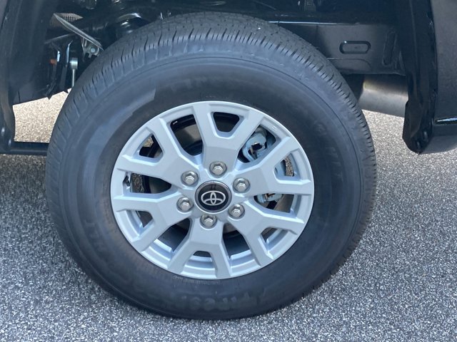 Vehicle image 33 of 34