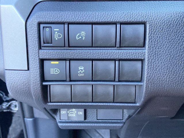Vehicle image 18 of 34