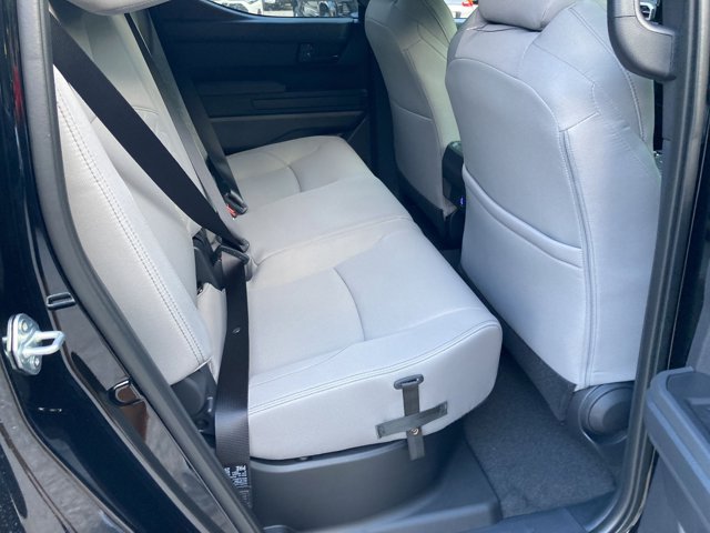 Vehicle image 26 of 34
