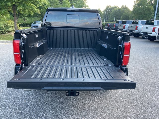 Vehicle image 25 of 34