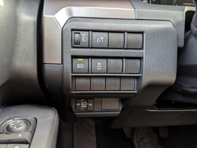 Vehicle image 16 of 30
