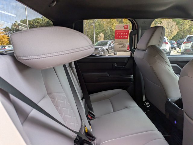 Vehicle image 23 of 30
