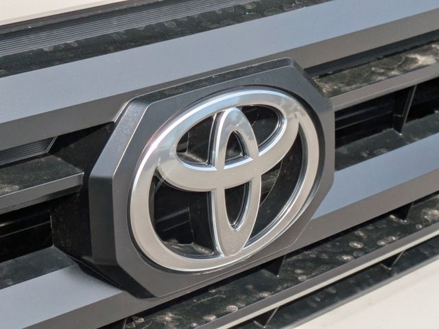 Vehicle image 26 of 30