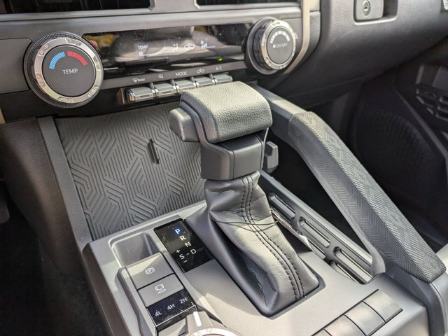Vehicle image 14 of 30