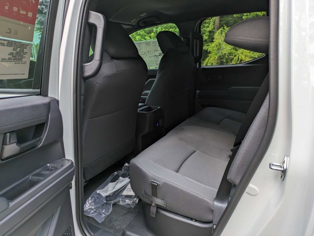 Vehicle image 18 of 23