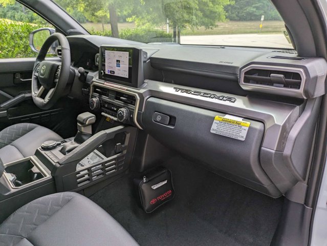 Vehicle image 21 of 23