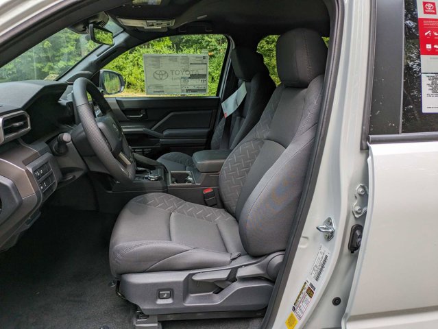 Vehicle image 17 of 23