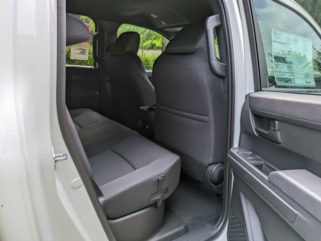 Vehicle image 19 of 23