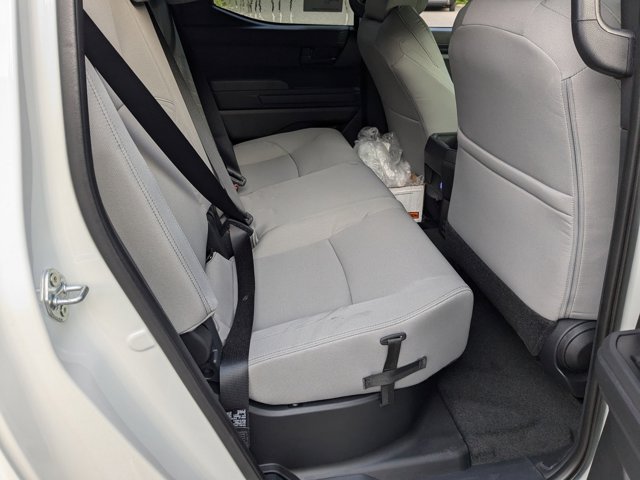 Vehicle image 26 of 33