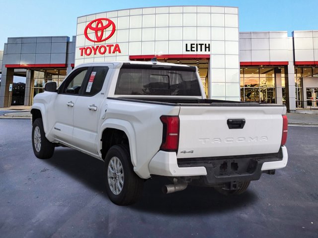 Vehicle image 8 of 33