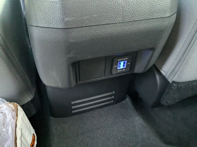 Vehicle image 23 of 33