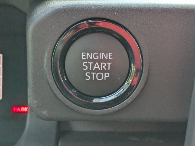 Vehicle image 17 of 33