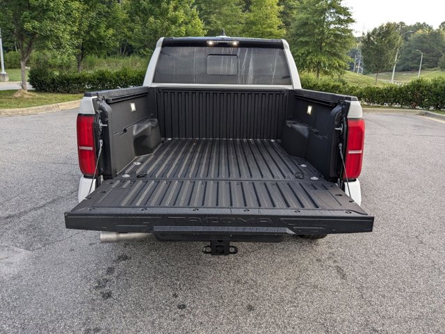 Vehicle image 25 of 33