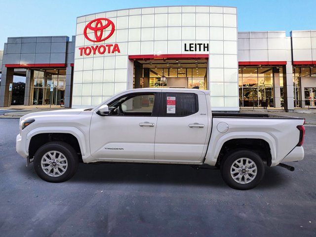 Vehicle image 10 of 33