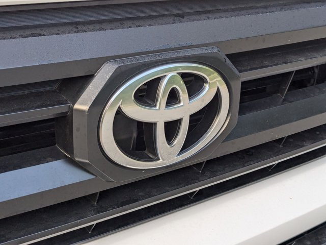 Vehicle image 28 of 33