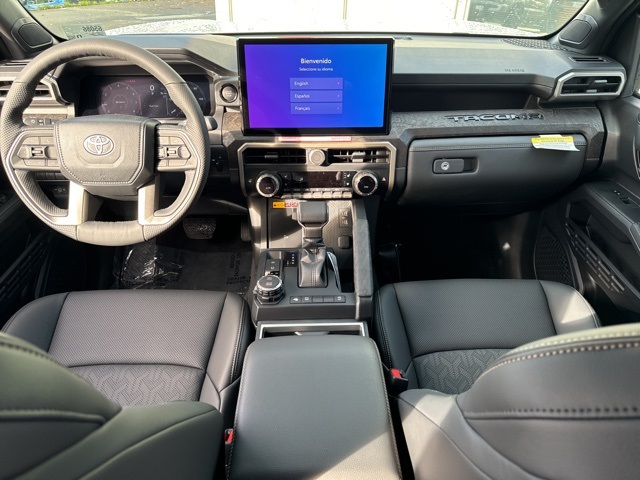 Vehicle image 21 of 24