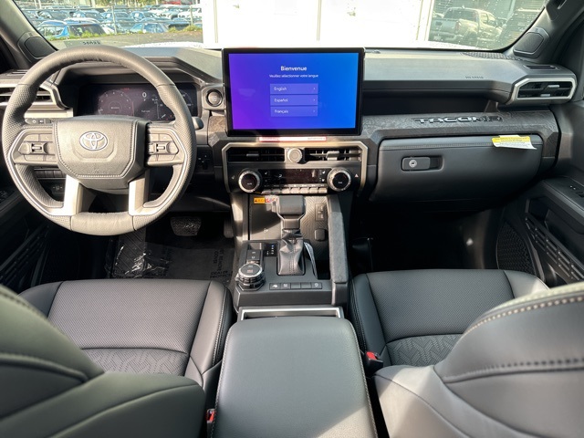 Vehicle image 15 of 24
