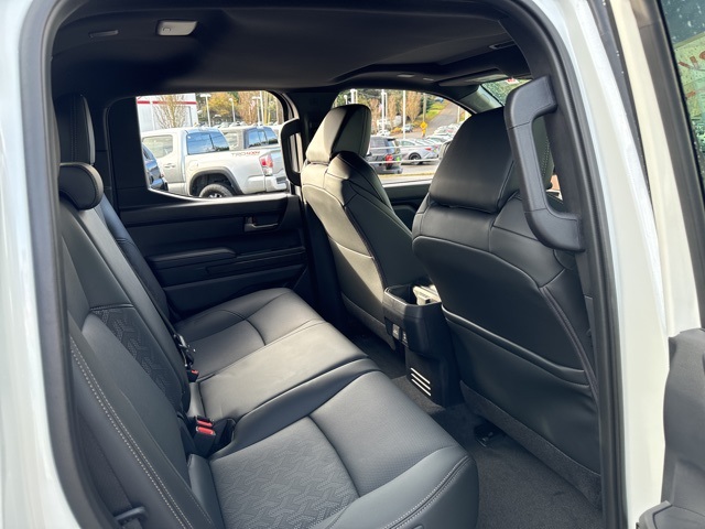 Vehicle image 13 of 24