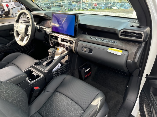 Vehicle image 22 of 24