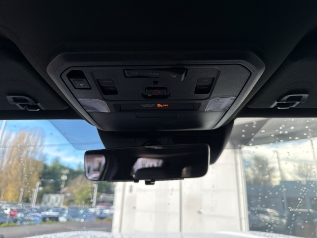 Vehicle image 20 of 24