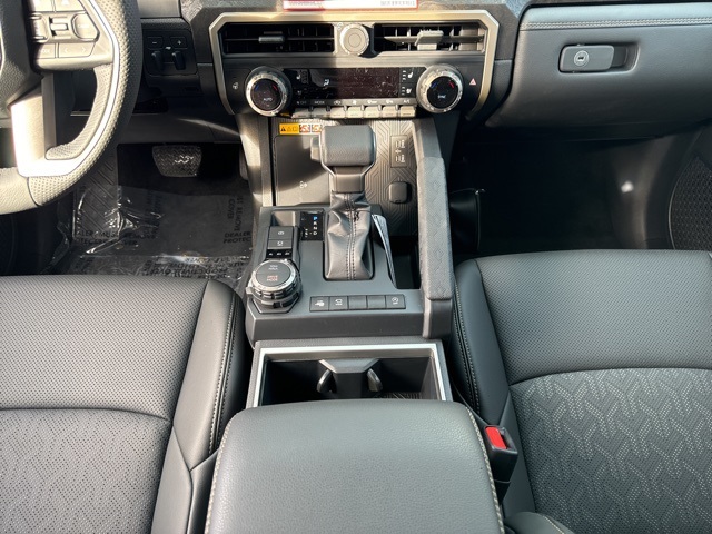 Vehicle image 17 of 24