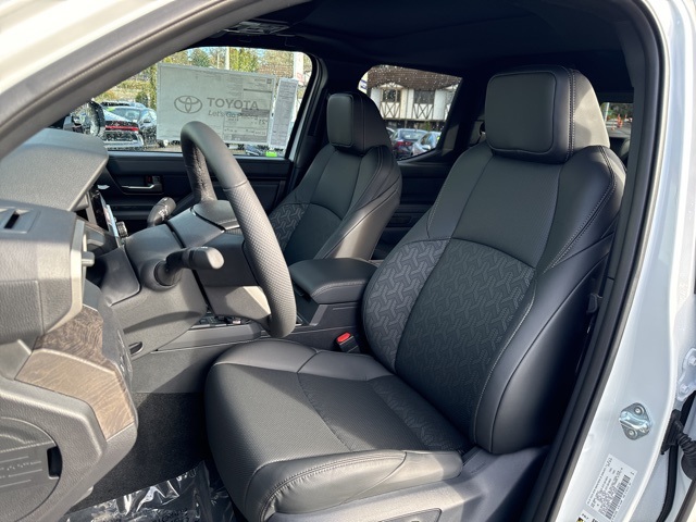 Vehicle image 11 of 24