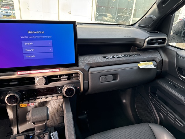 Vehicle image 19 of 24