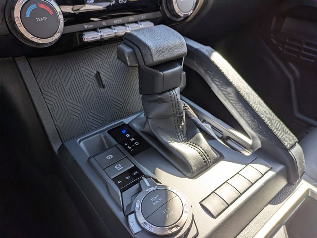 Vehicle image 14 of 31