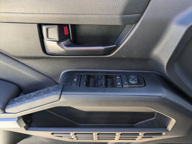 Vehicle image 19 of 31