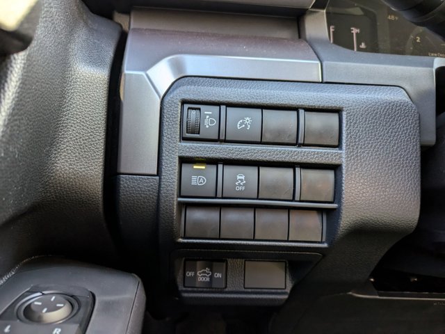 Vehicle image 16 of 31