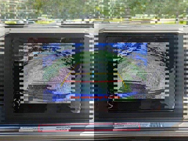 Vehicle image 33 of 51