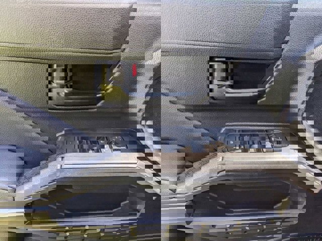 Vehicle image 39 of 51
