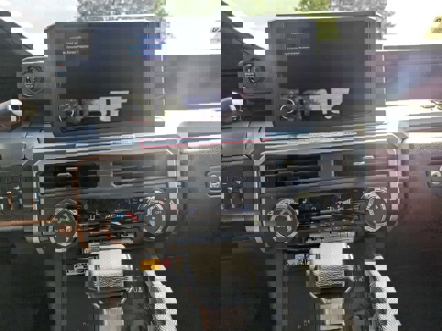 Vehicle image 32 of 51