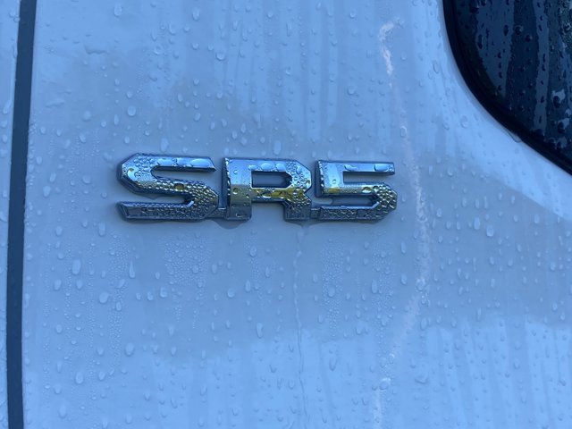 Vehicle image 30 of 33