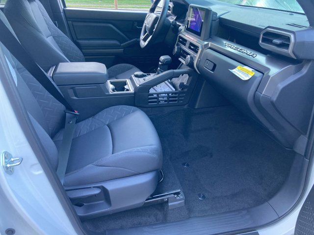 Vehicle image 27 of 33