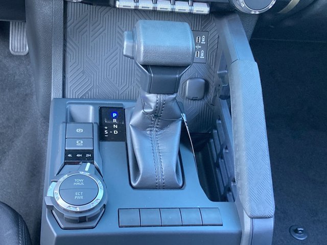 Vehicle image 16 of 33