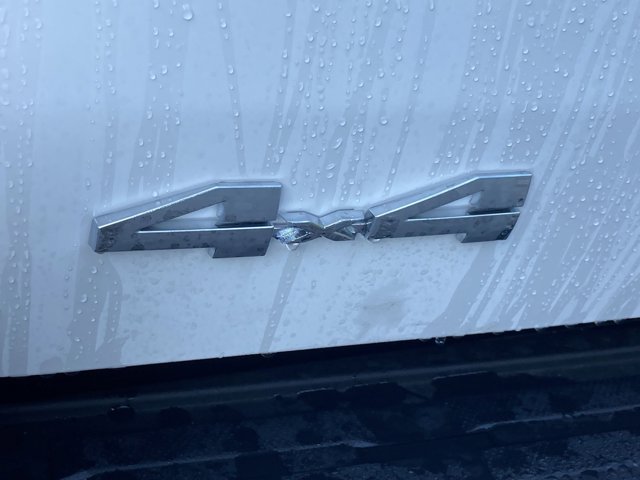 Vehicle image 31 of 33