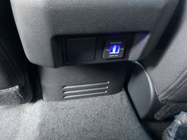 Vehicle image 23 of 33