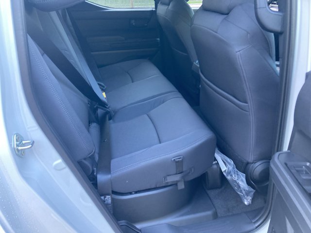 Vehicle image 26 of 33