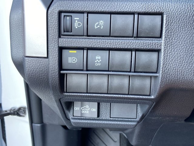 Vehicle image 18 of 33