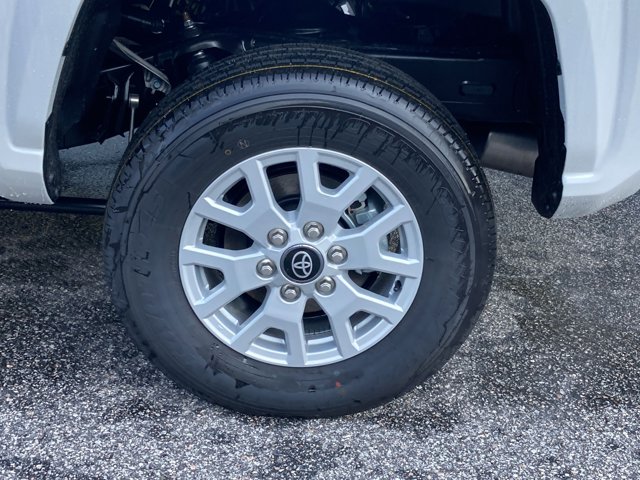 Vehicle image 32 of 33